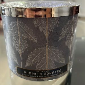 B&BW White Barn Pumpkin Bonfire